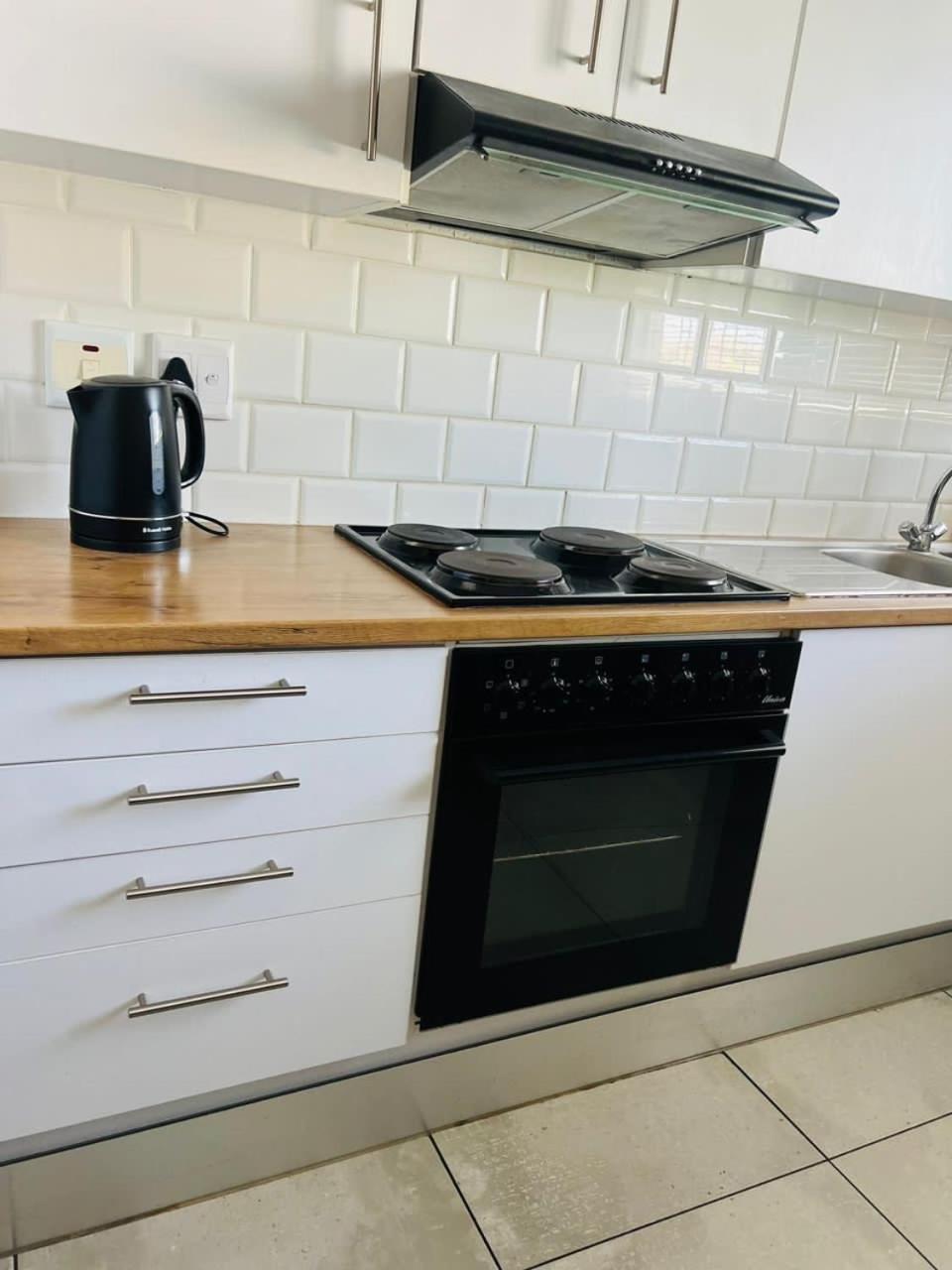Stern Self Catering Apartments ويندهوك المظهر الخارجي الصورة