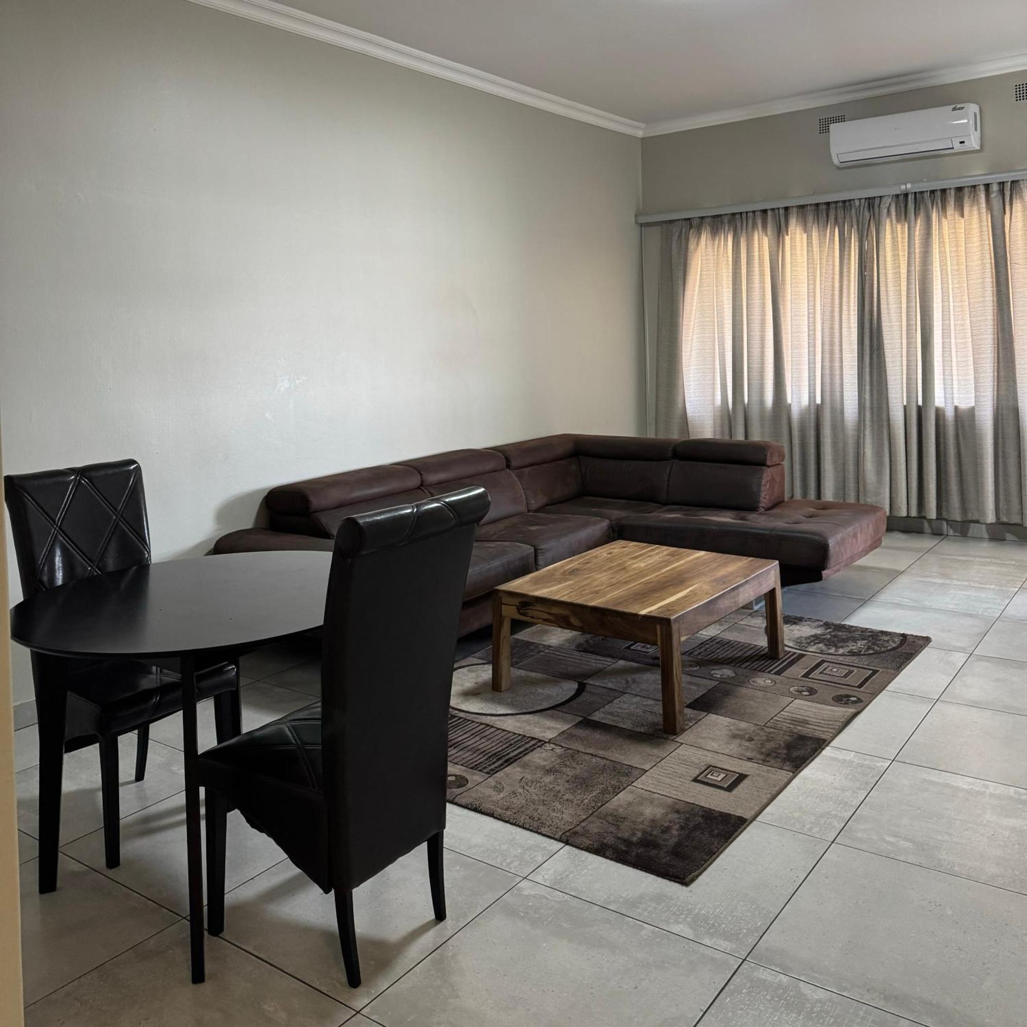 Stern Self Catering Apartments ويندهوك المظهر الخارجي الصورة